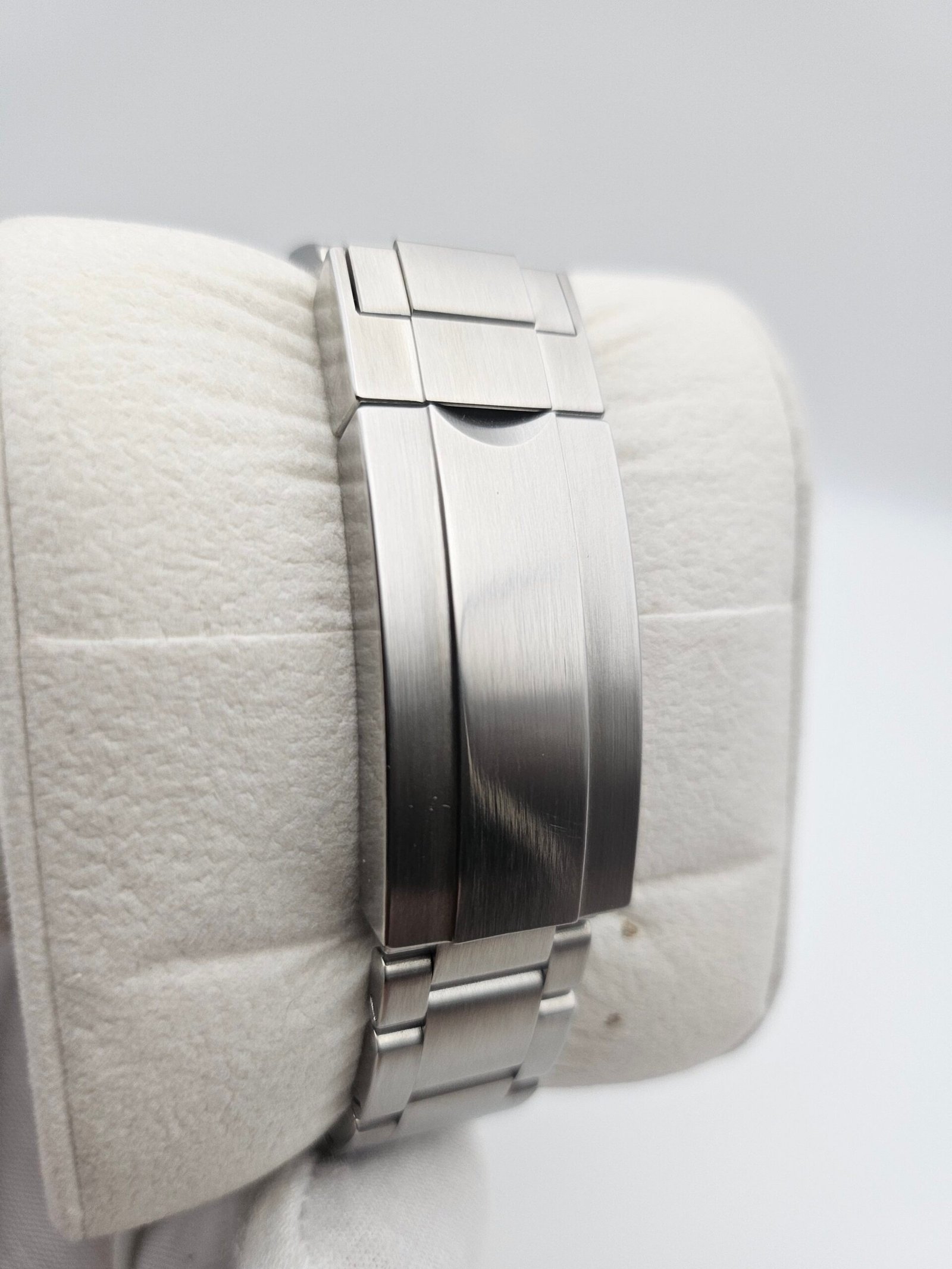 Ginault Expeditioner Pearl White Enamel, Cyclops Crystal & Fully Brushed Bracelet - Image 8