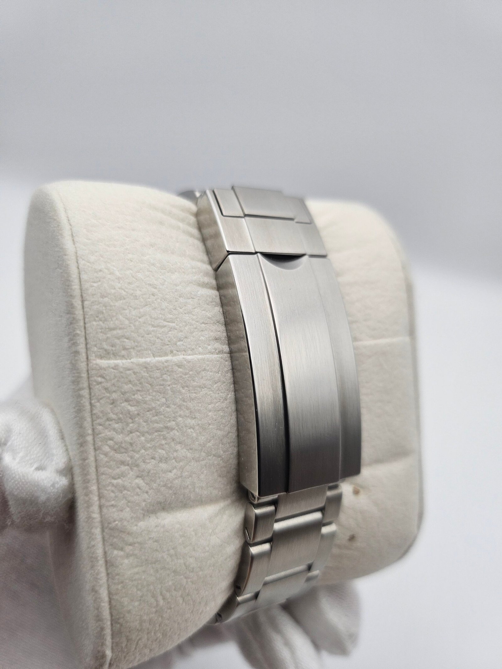 Ginault Expeditioner Pearl White Enamel, Cyclops Crystal & Fully Brushed Bracelet - Image 5