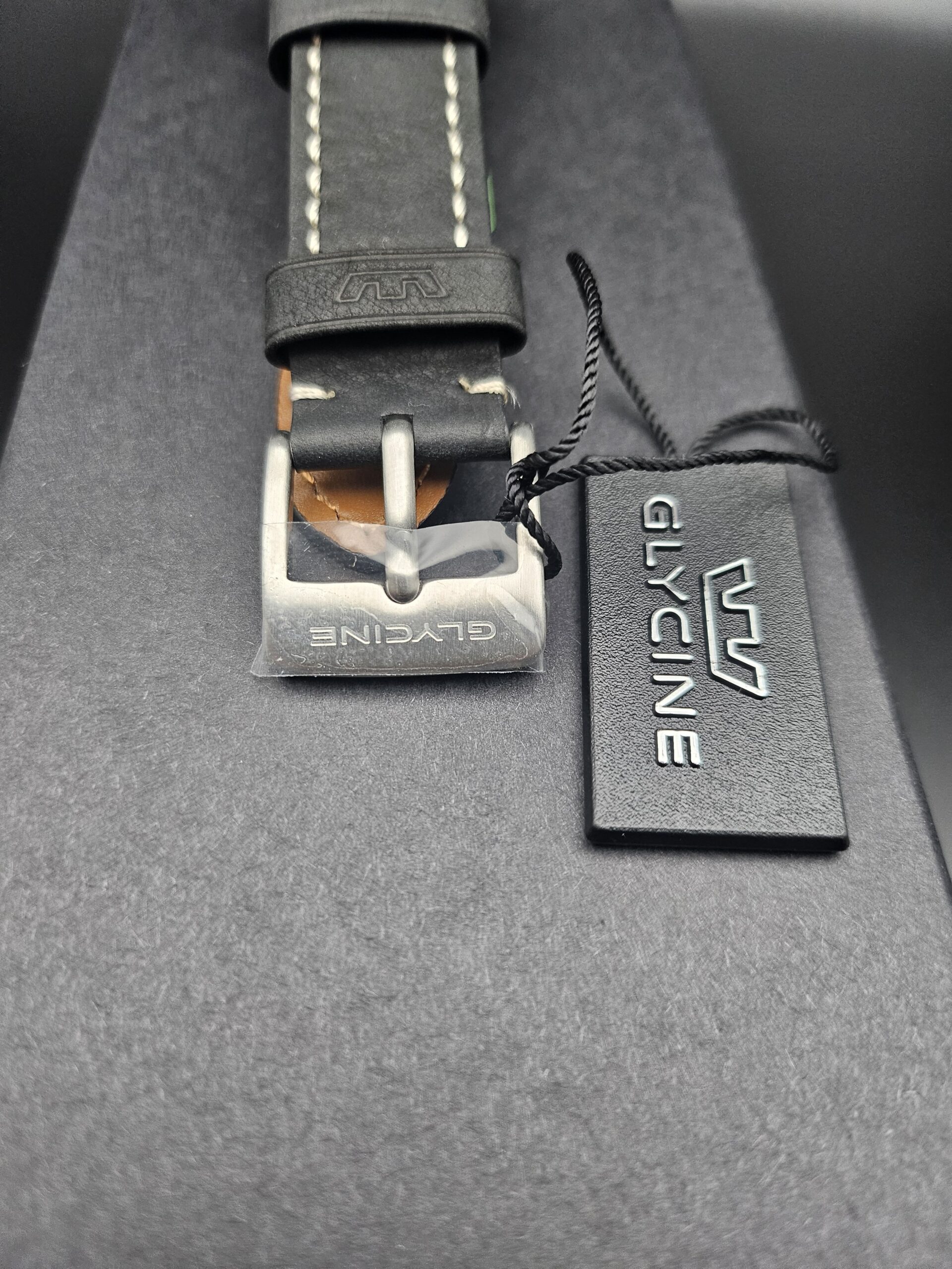 Glycine Airpilot Automatic Black Dial (Ref. GL0508) Leather Strap - Image 7
