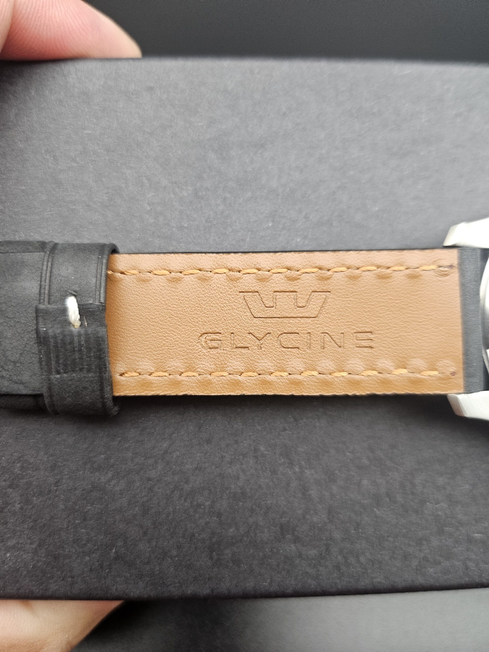 Glycine Airpilot Automatic Black Dial (Ref. GL0508) Leather Strap - Image 8