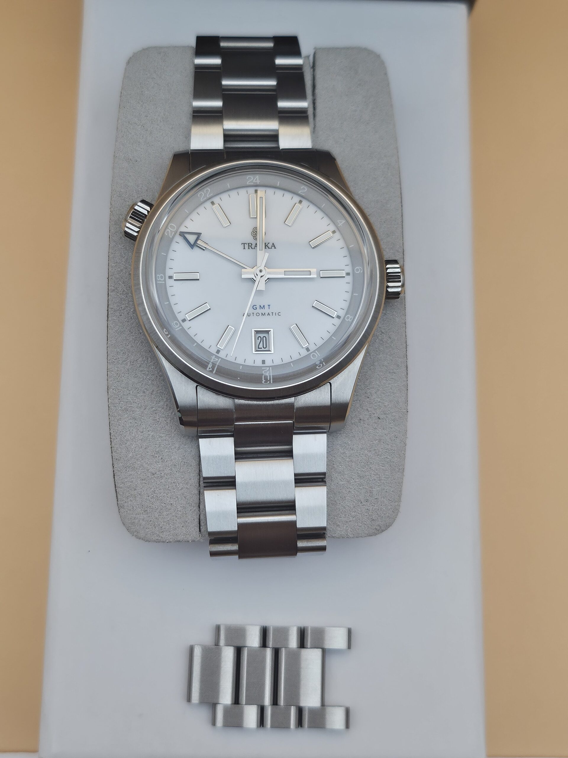 TRASKA Venturer GMT V6 Arctic White (Ref. 4216) – January 2026 - Image 11