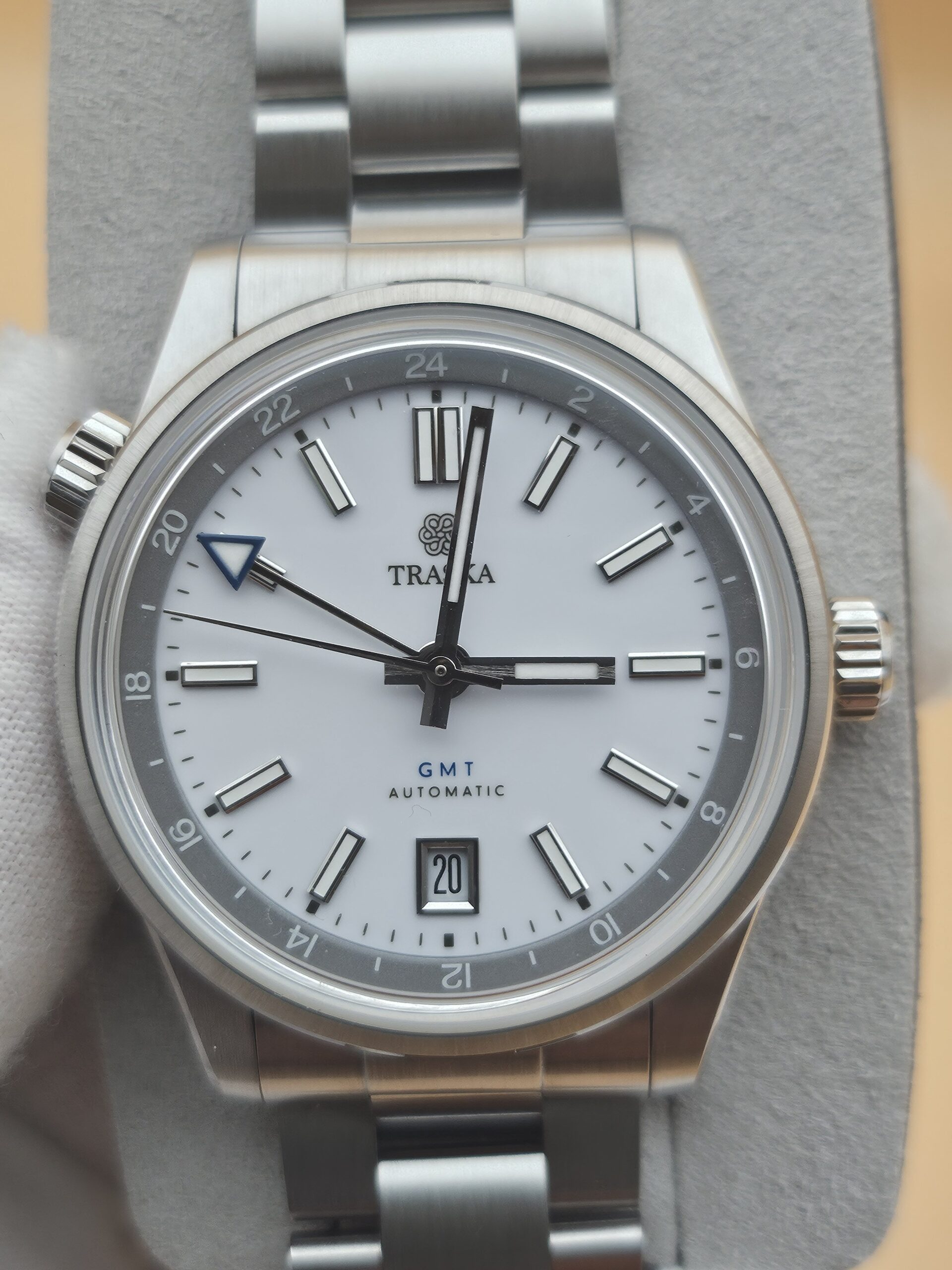 TRASKA Venturer GMT V6 Arctic White (Ref. 4216) – January 2026 - Image 4