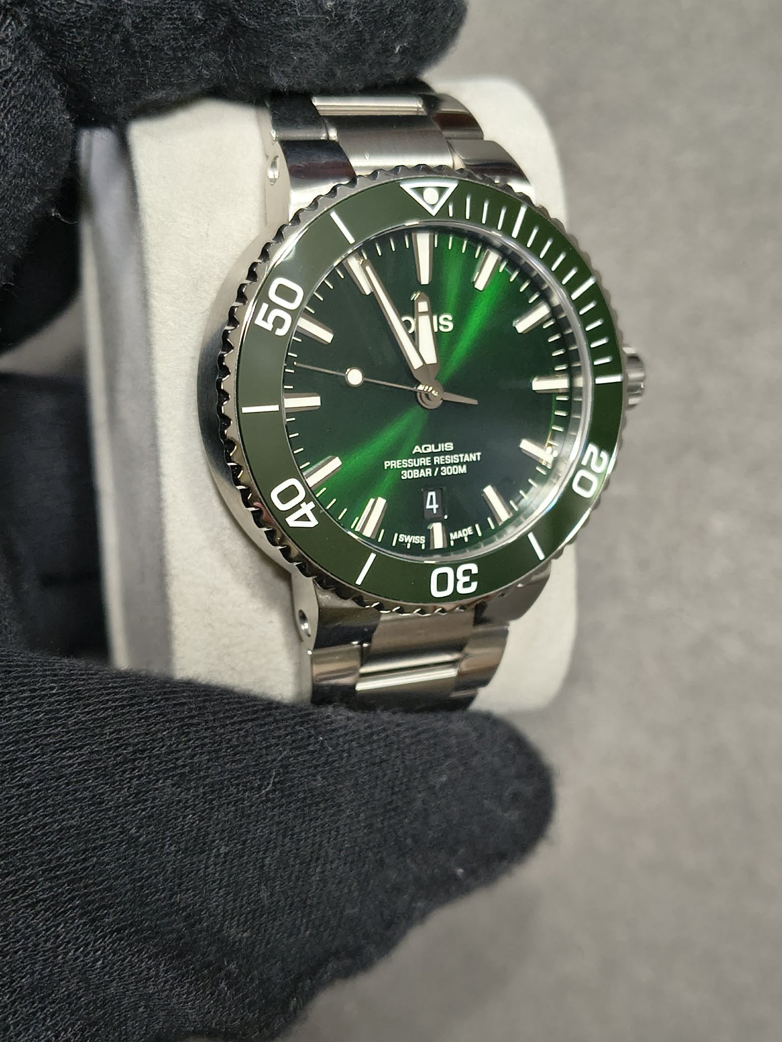 Oris Aquis Date 41.5mm Green (Ref. 01 733 7766 4157-07 8 22 05PEB) - Image 7