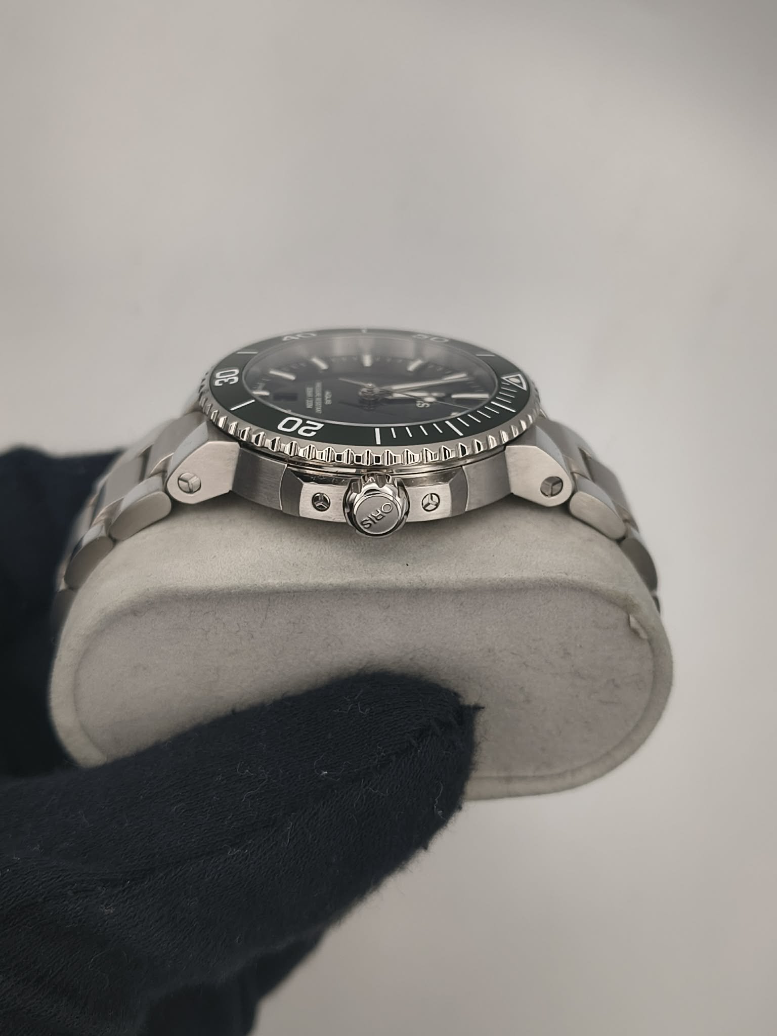 Oris Aquis Date 41.5mm Green (Ref. 01 733 7766 4157-07 8 22 05PEB) - Image 3