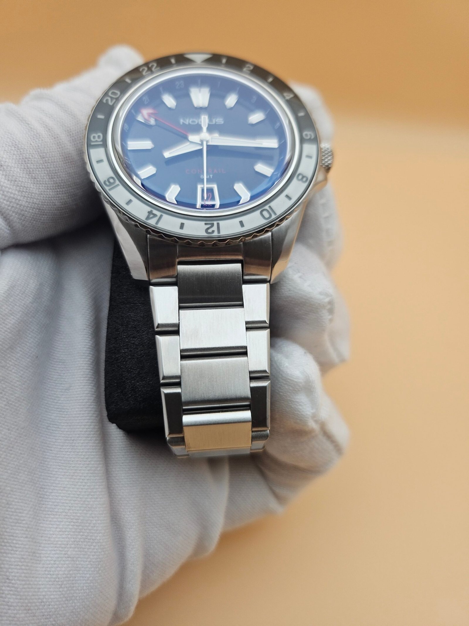 Nodus Contrail GMT Terra Lux Automatic - Image 11