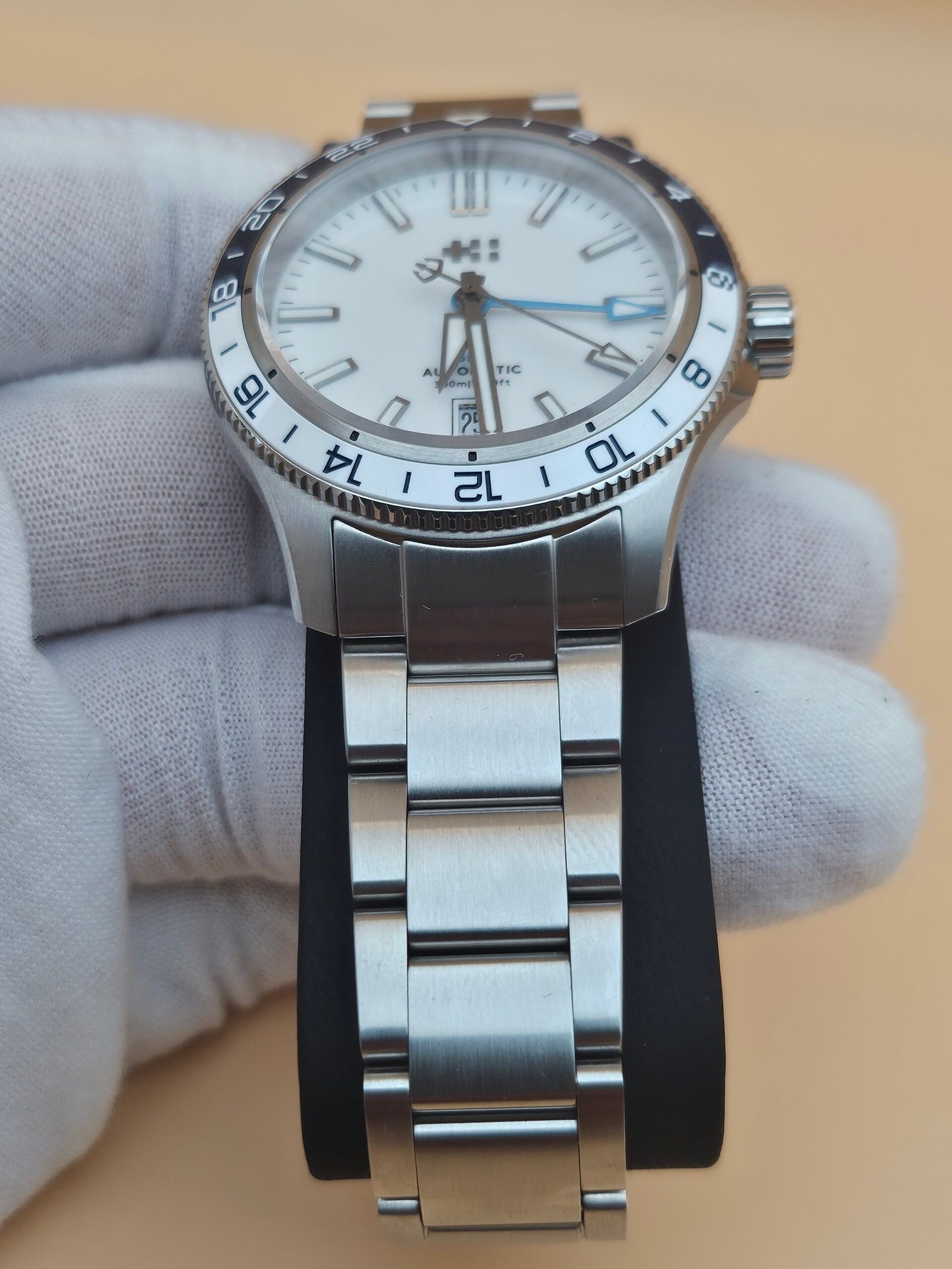 Christopher Ward C60 Trident GMT 300 40mm White (Ref. C60-40AGM31S0BW0-B1) - Image 7