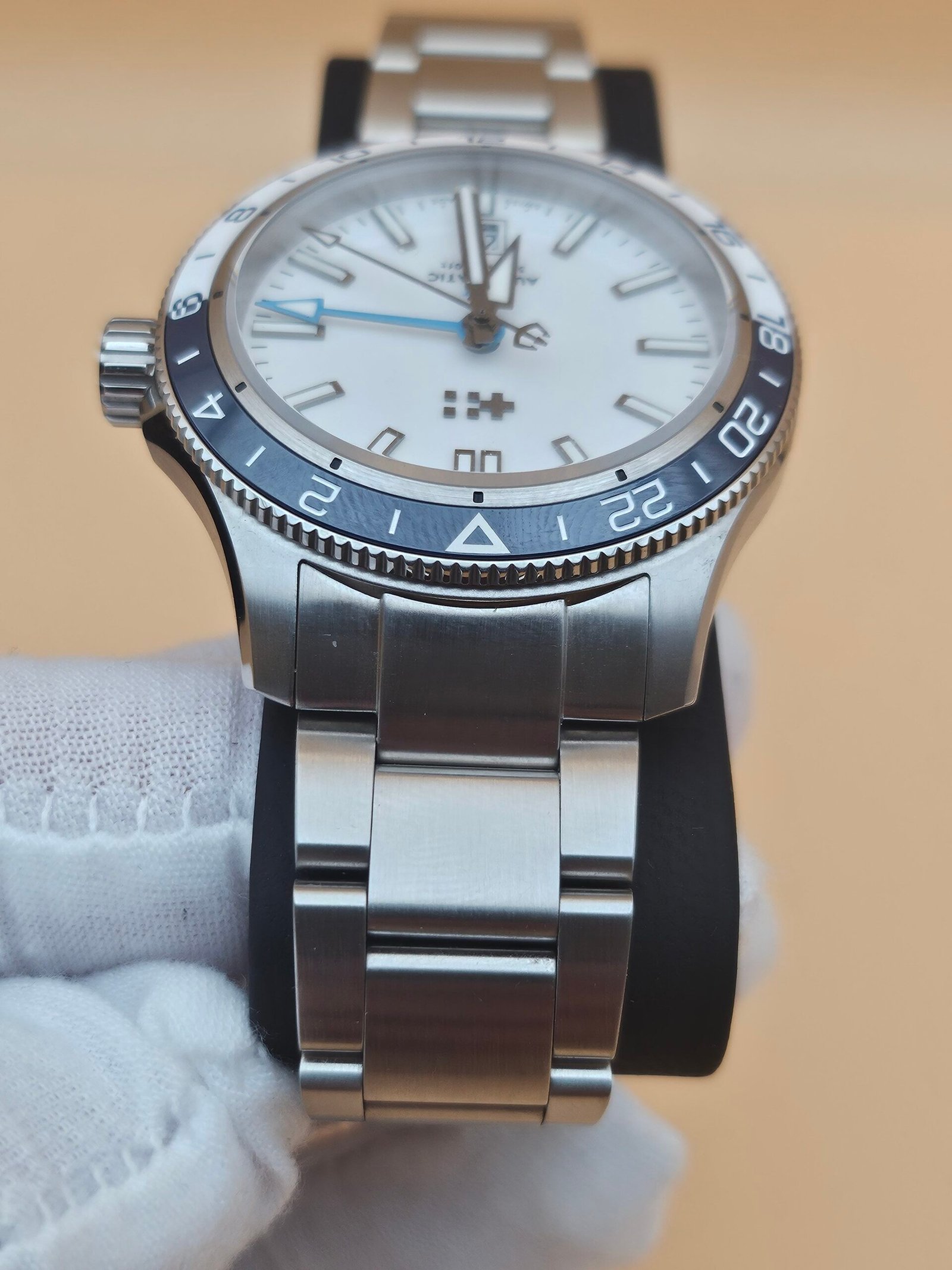 Christopher Ward C60 Trident GMT 300 40mm White (Ref. C60-40AGM31S0BW0-B1) - Image 4