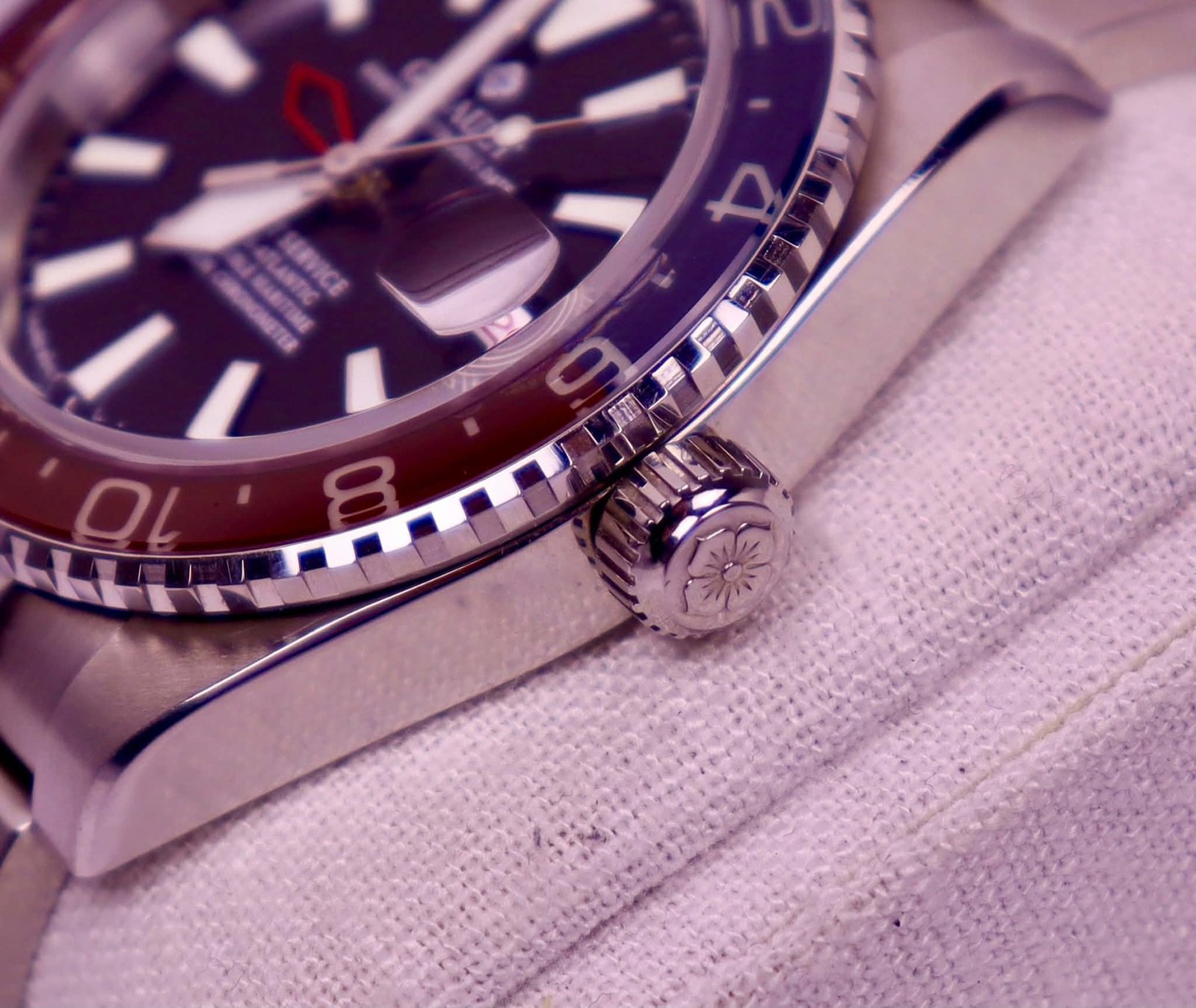 Ginault Trans-Atlantic GMT Automatic – Cyclops Crystal & Center-Polished 93030G Bracelet - Image 8