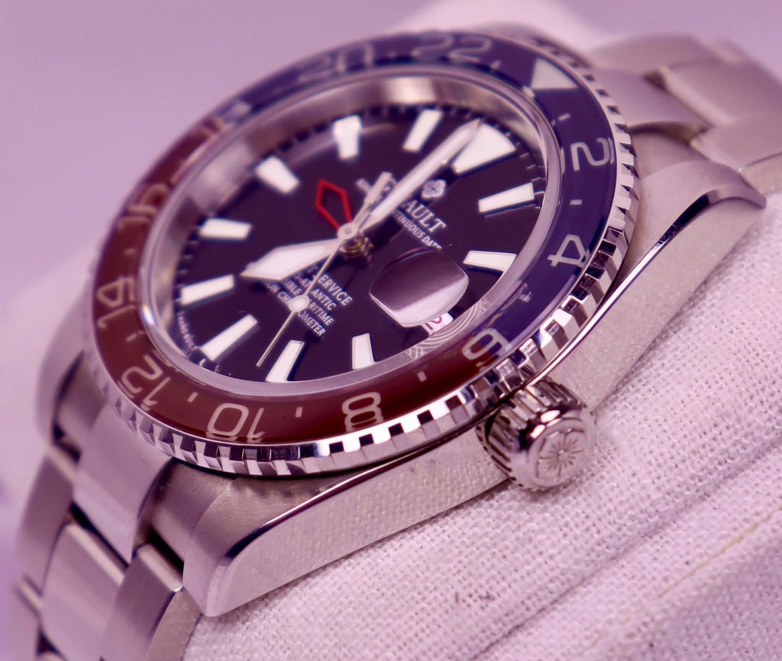 Ginault Trans-Atlantic GMT Automatic – Cyclops Crystal & Center-Polished 93030G Bracelet - Image 4