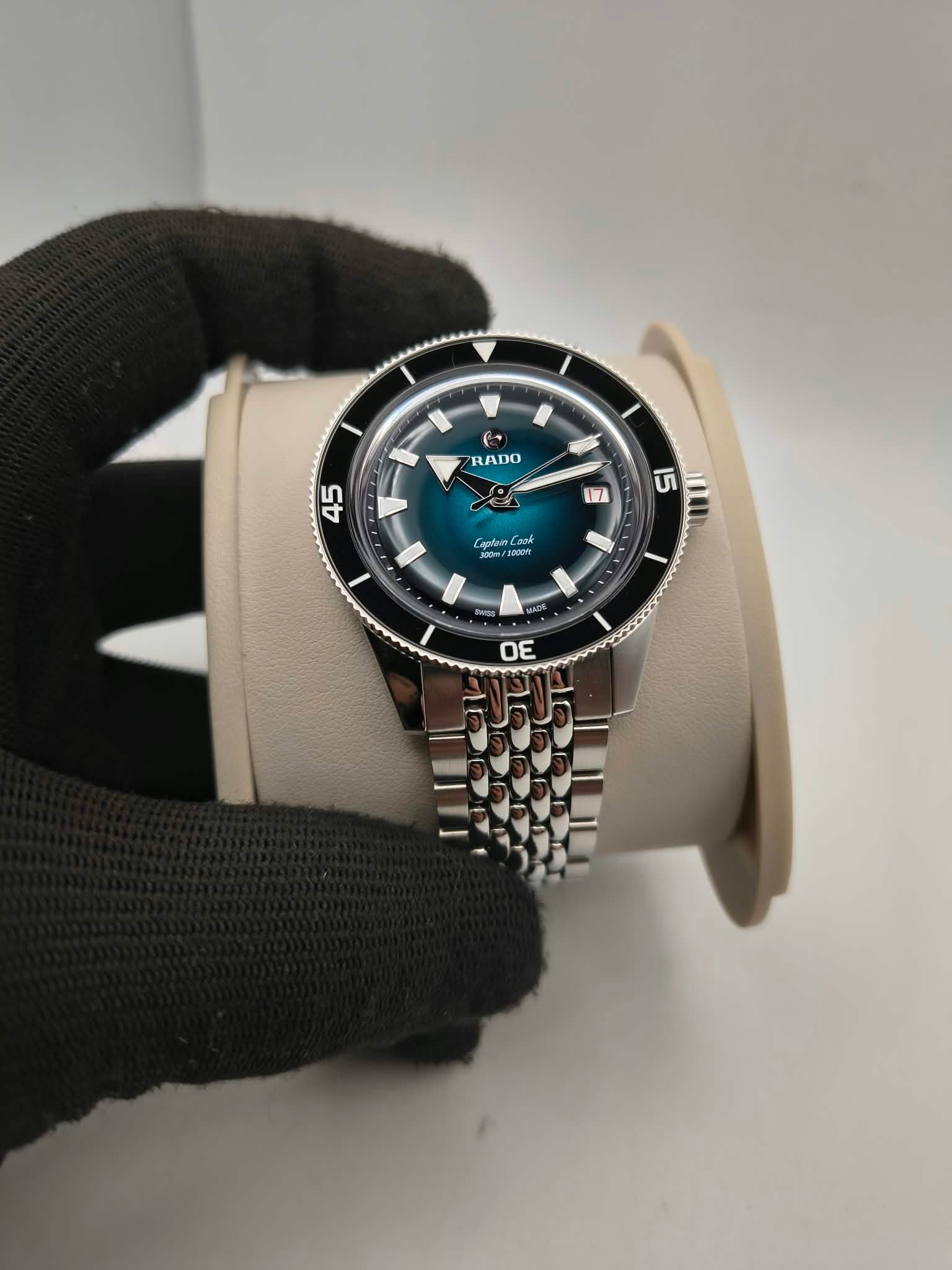 Rado Captain Cook Automatic 39mm Black & Turquoise Gradient Dial (Ref. R32223213) - Image 4