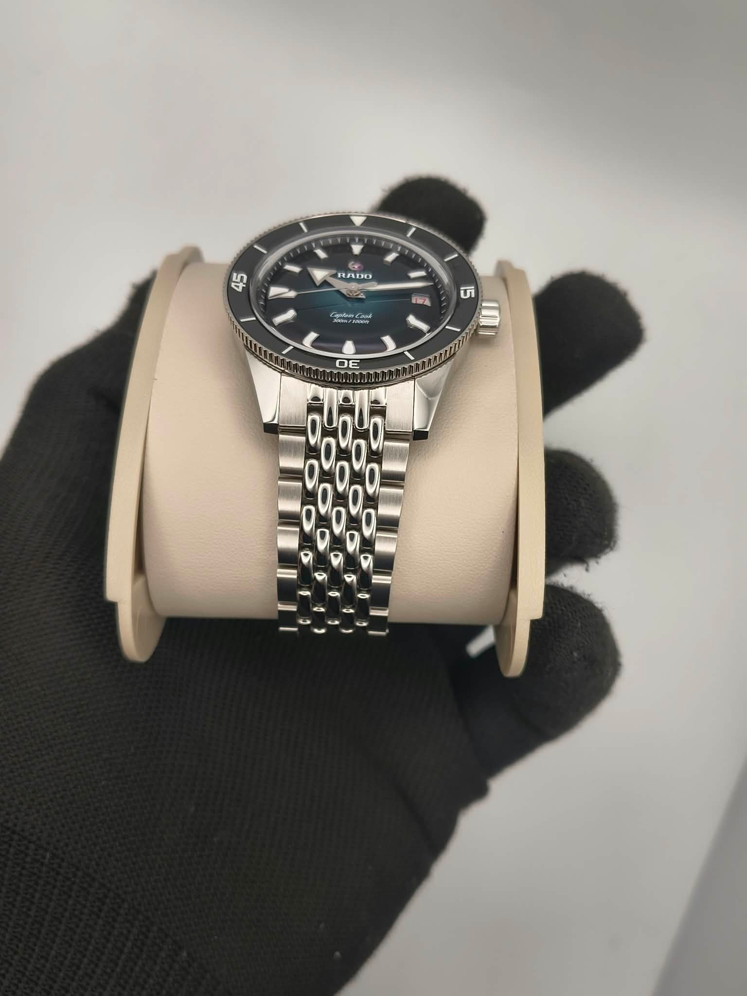 Rado Captain Cook Automatic 39mm Black & Turquoise Gradient Dial (Ref. R32223213) - Image 3